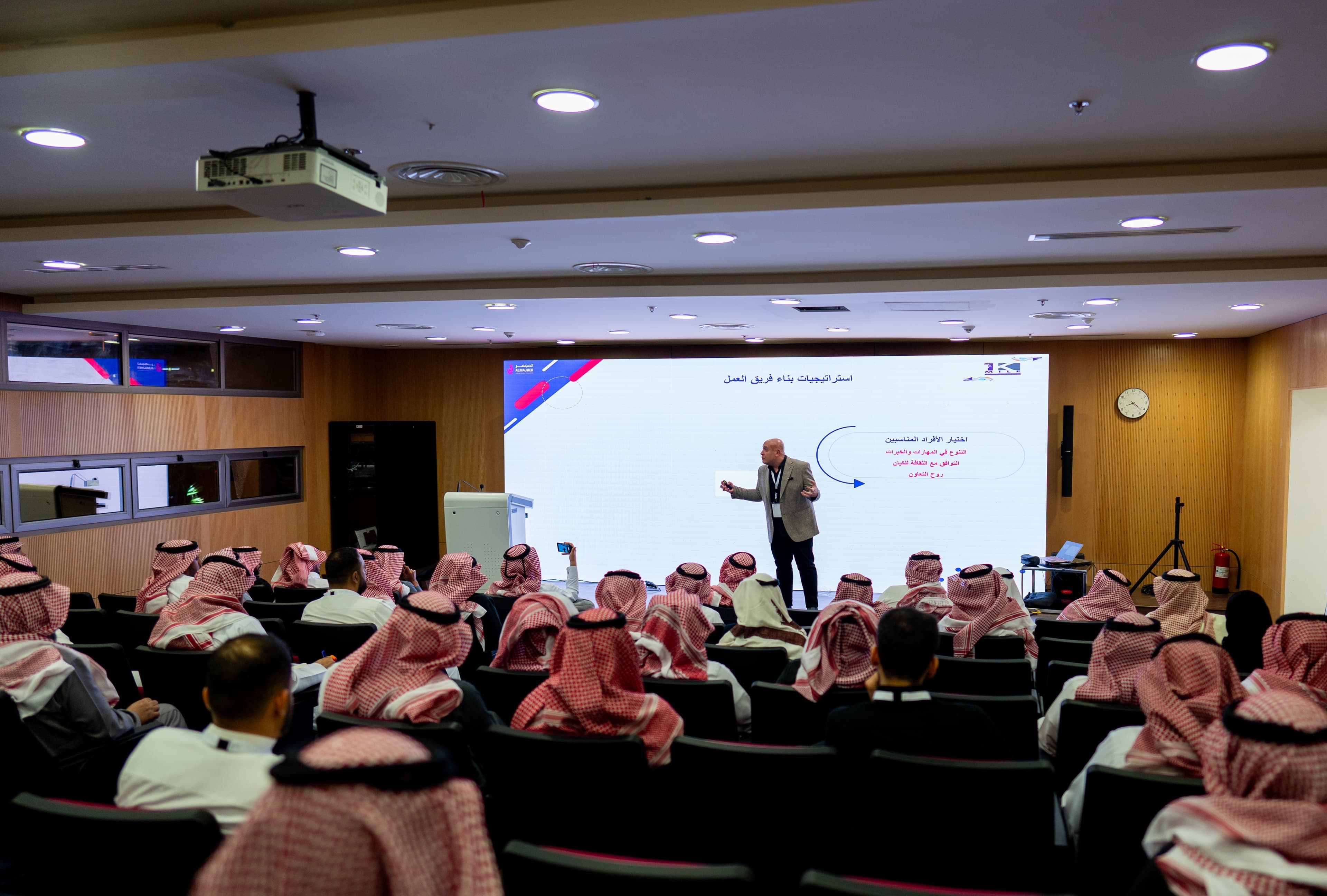 تقديم ورشة عمل مع برنامج الف ميل لريادة الأعمال - برنامج تطوير الصناعة الوطنية والخدمات اللوجستية (ندلب)